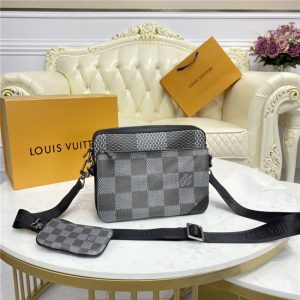 Louis Vuitton Trio Messenger