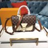 Louis Vuitton Maida Hobo Tourterelle