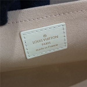 Louis Vuitton On My Side