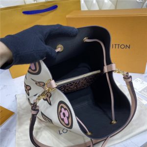 Louis Vuitton NeoNoe MM Cream