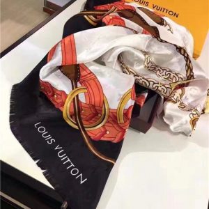 Louis Vuitton Chain Me Square Shawl