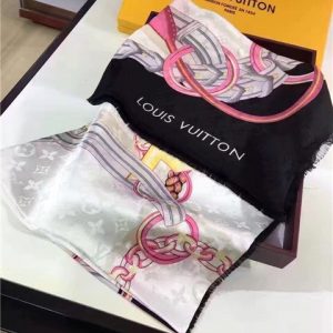 Louis Vuitton Chain Me Square Shawl