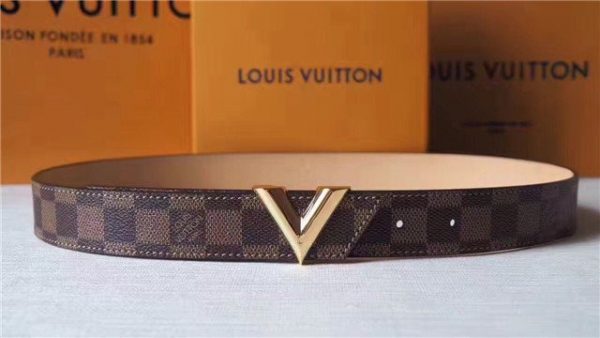 Louis Vuitton Damier Essential V Belt