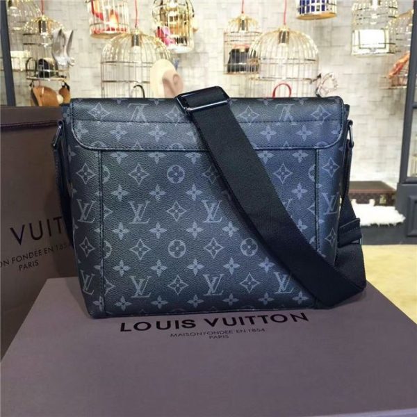 Louis Vuitton Messenger MM Explorer