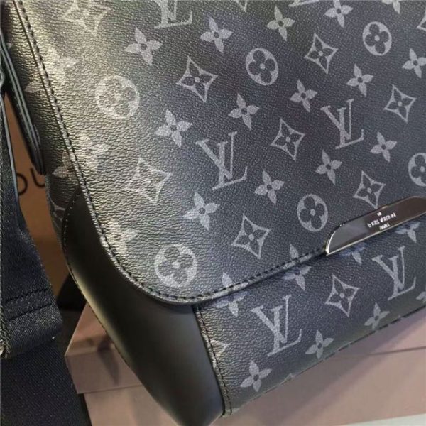 Louis Vuitton Messenger MM Explorer