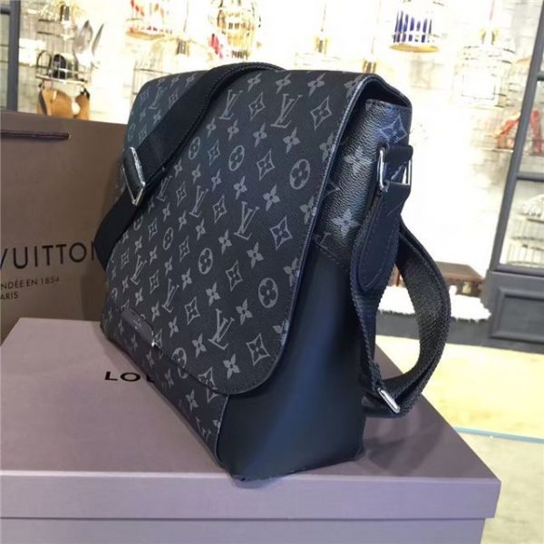 Louis Vuitton Messenger PM Explorer