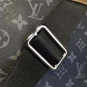 Louis Vuitton Messenger PM Explorer