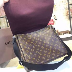 Louis Vuitton District MM Monogram Macassar