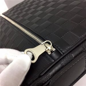 Louis Vuitton District MM Damier Infini