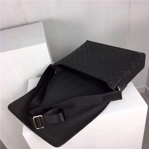 Louis Vuitton District MM Damier Infini