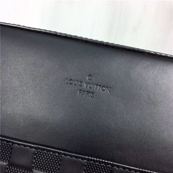 Louis Vuitton District Pochette