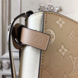 Louis Vuitton Very Hobo Very Leather Sesame Creme