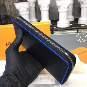 Louis Vuitton Zippy Wallet Vertical Taiga Leather