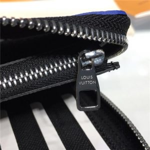 Louis Vuitton Zippy Wallet Vertical Taiga Leather