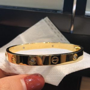 Cartier Gorgeous Love Fake Bracelet Yellow Gold (Women Size)