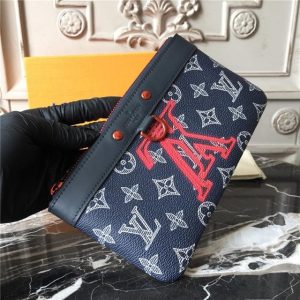 Louis Vuitton Discovery Pochette PM