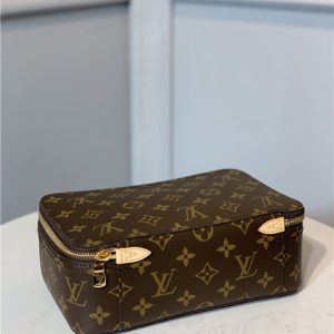 Louis Vuitton Packing Cube MM