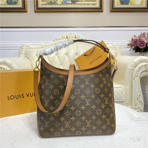 Louis Vuitton Hobo Dauphine MM