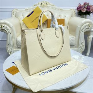 Louis Vuitton Onthego GM Creme