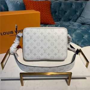 Louis Vuitton Outdoor Messenger Bag Antartica