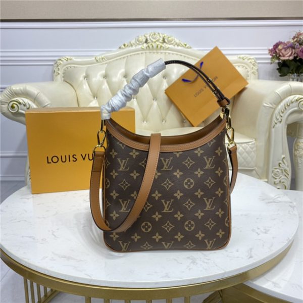 Louis Vuitton Hobo Dauphine PM