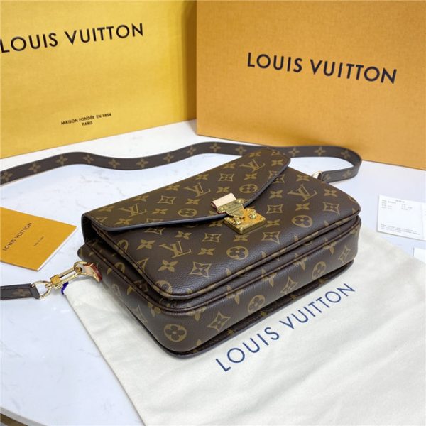 Louis Vuitton Pochette Metis