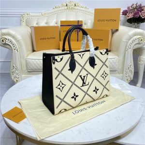 Louis Vuitton OnTheGo MM Creme