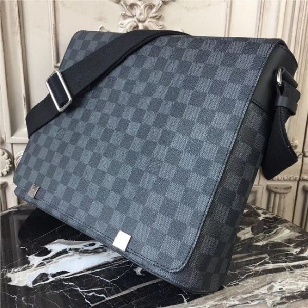 Louis Vuitton District Damier Graphite MM