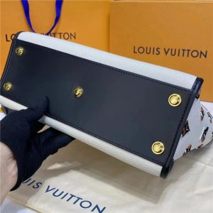 Louis Vuitton On My Side MM