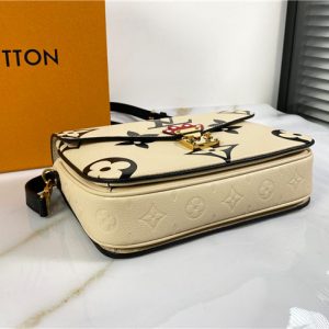 Louis Vuitton Crafty Pochette Metis Cream