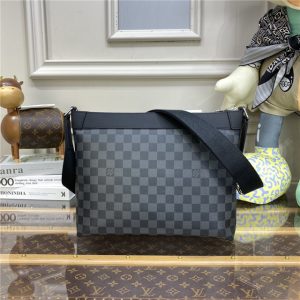 Louis Vuitton Mick PM