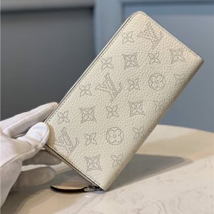 Louis Vuitton Zippy Wallet Mahina