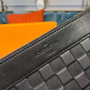 Louis Vuitton Discovery Pochette