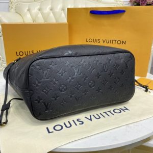 Louis Vuitton Neverfull MM Black