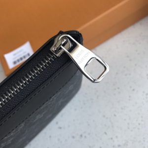 Louis Vuitton Discovery Pochette