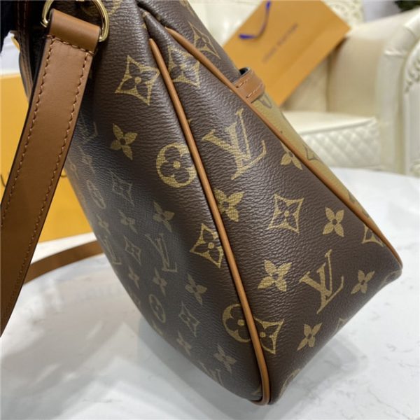 Louis Vuitton Hobo Dauphine PM