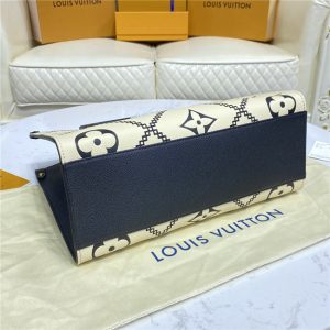 Louis Vuitton OnTheGo MM Creme