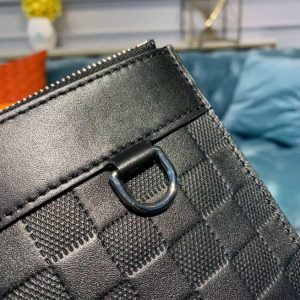 Louis Vuitton Discovery Pochette