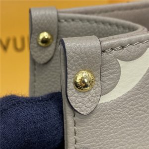 Louis Vuitton Onthego PM Beige / Cream