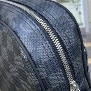 Louis Vuitton Dayton Reporter PM