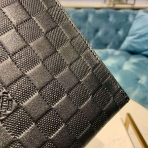 Louis Vuitton Discovery Pochette