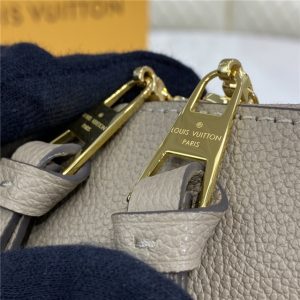 Louis Vuitton Maida Hobo Tourterelle