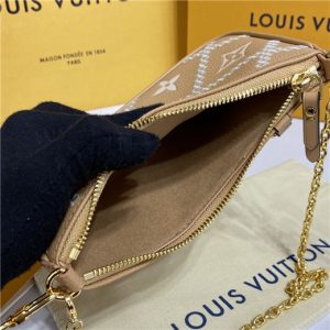 Louis Vuitton Easy Pouch on Strap Arizona Beige