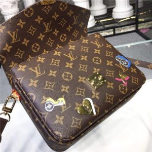 Louis Vuitton Pochette Metis Monogram Love Lock