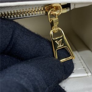 Louis Vuitton Twist MM Epi Leather Quartz