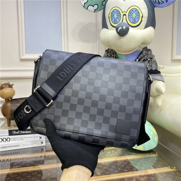 Louis Vuitton District PM Messenger Damier Graphite Canvas